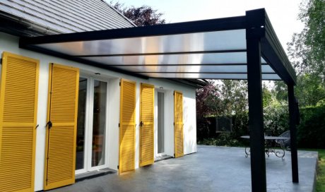 Pose de pergolas en aluminium avec toit polycarbonate à Auxerre