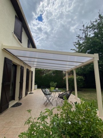 Pose de pergolas en aluminium avec toiture polycarbonate à Perrigny