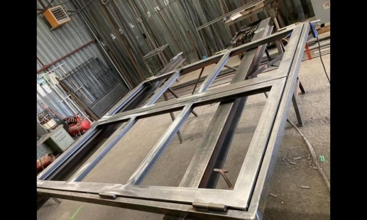 Pose de volets en bois coulissants et porte en fer sur mesure à Toucy